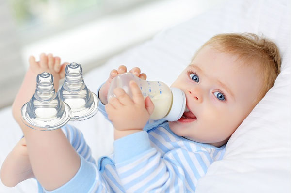 Núm vú của bình sữa cho bé